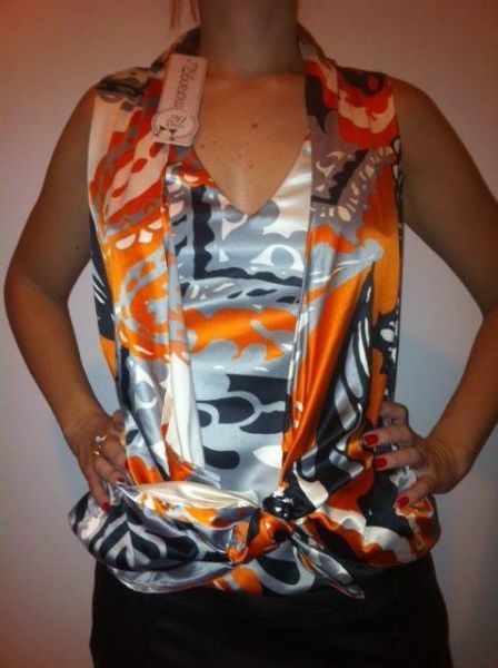 Blusa cetim estampada marca Morango e Mel tamanho M